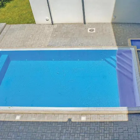 Awesome In W Outdoor Swimming Pool Wifi And 1 Bedrooms Apartmán